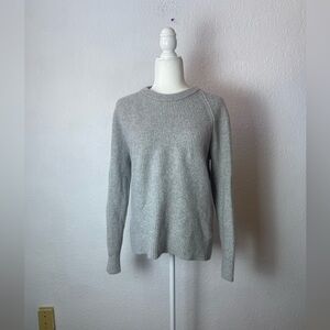 Banana republic made of Italian yarn crewneck sweater size M